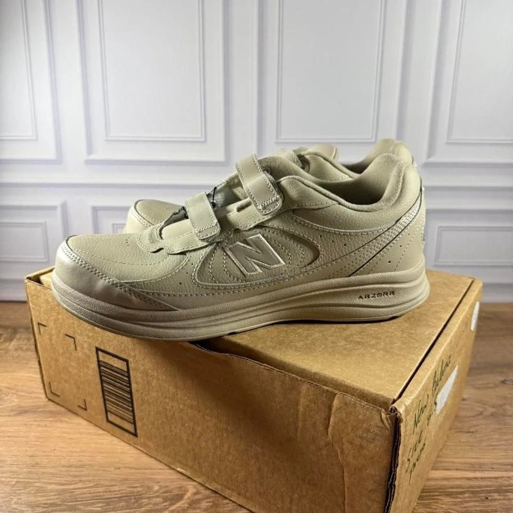 New Balance cream trainers with Velcro strap#sneakers sz 8.5